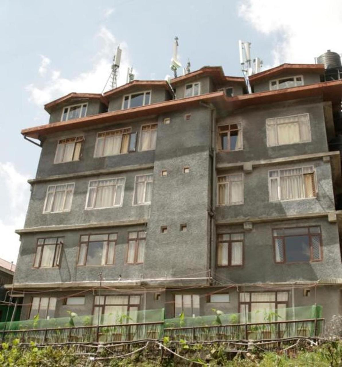 Hôtel Harmony Purple Mall Road à Shimla Extérieur photo